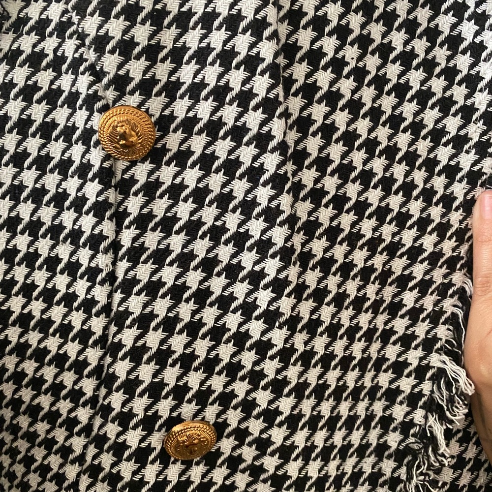 Sleeveless jacket